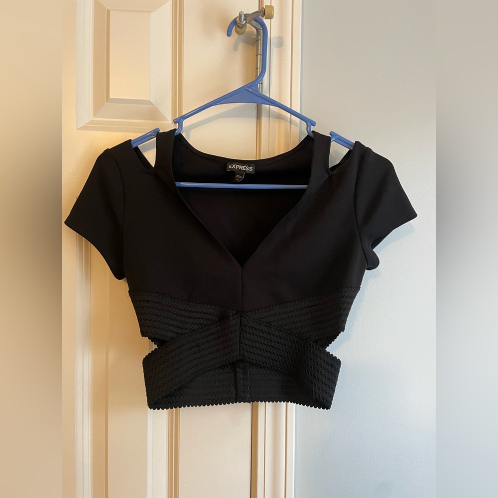 Black crop top shirt
